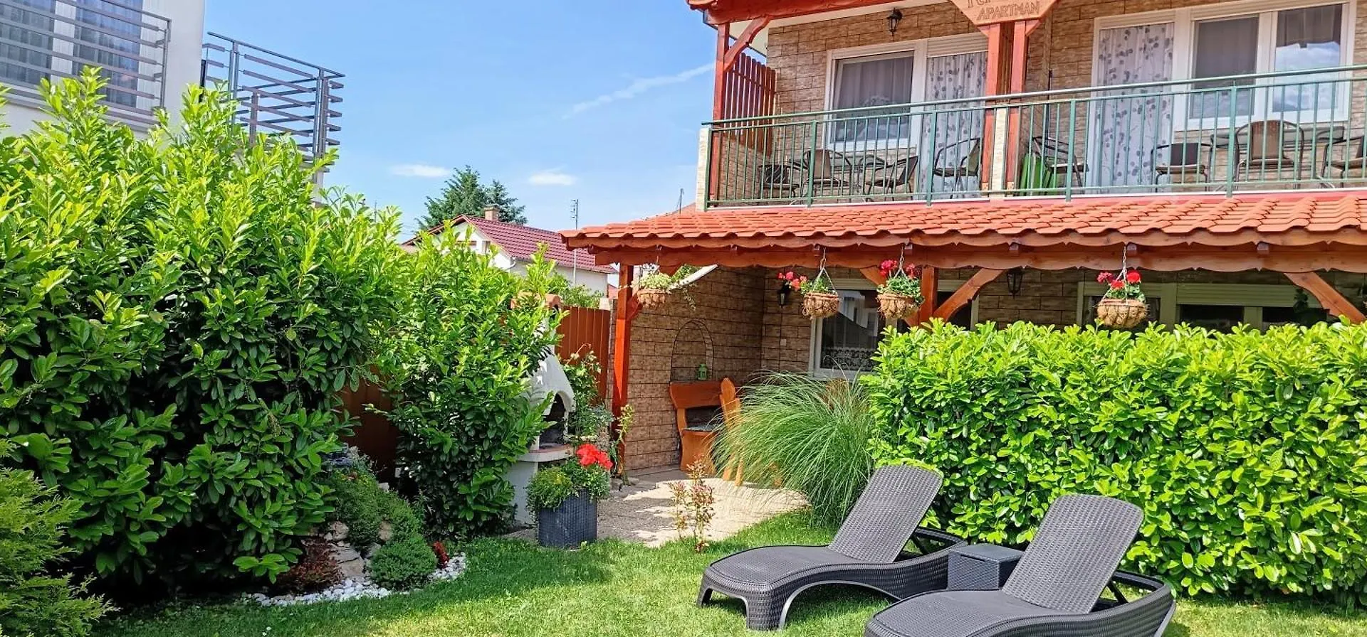 Апартаменты Riviera Apartman Хайдусобосло